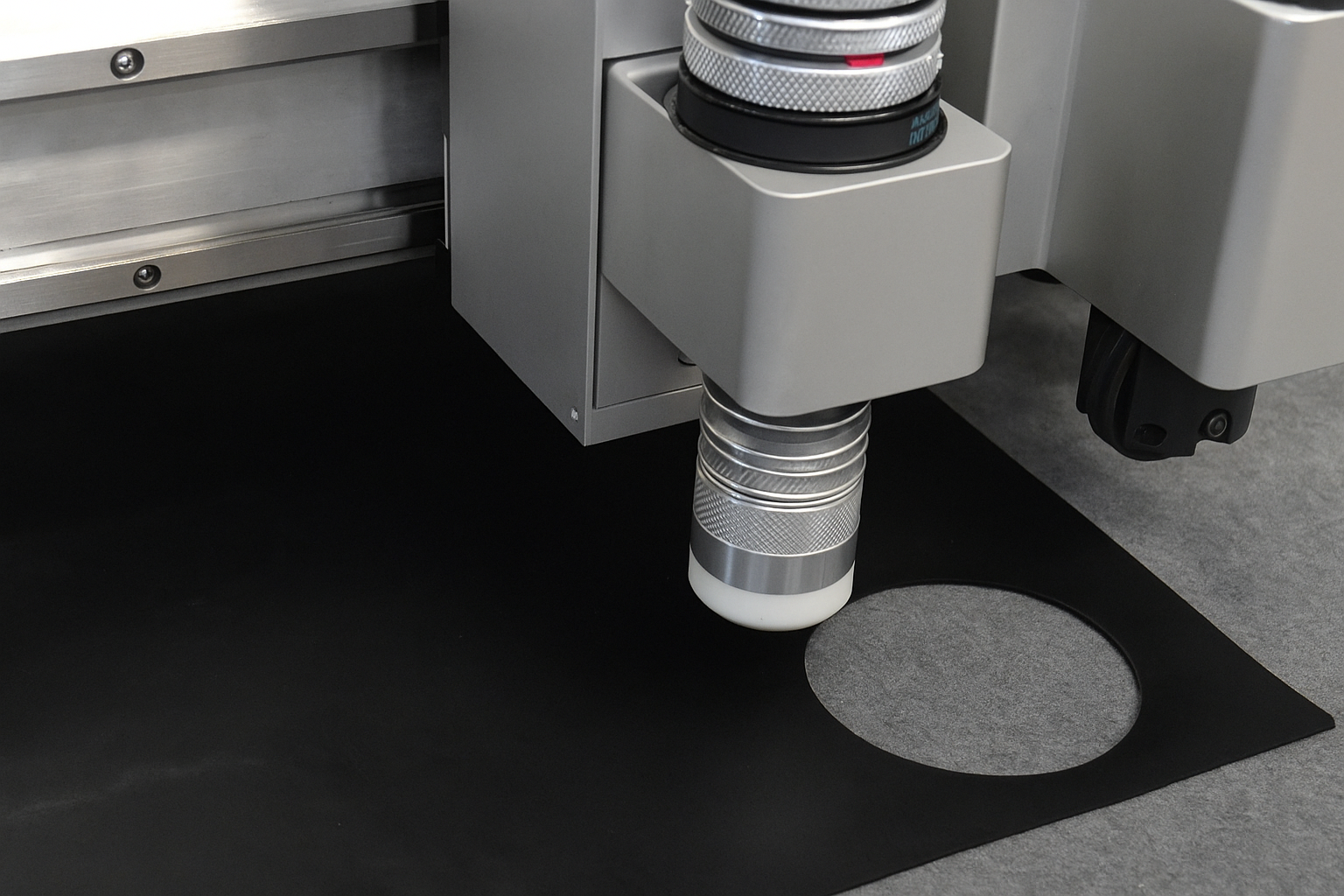 black rubber molding manufacturing