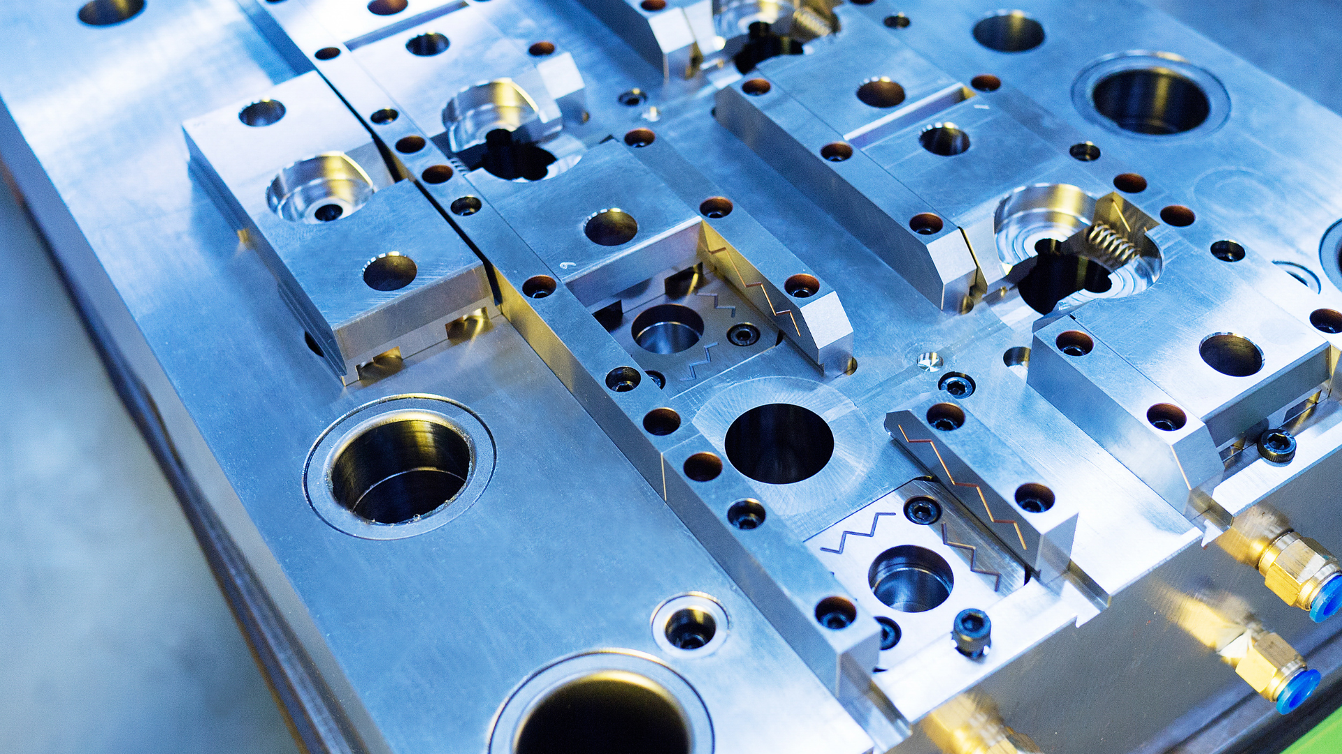 injection moulding advantages manufacturing