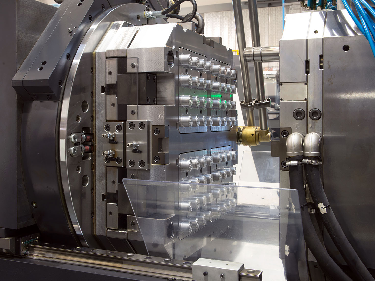 plastic injection mold solution manufacturing