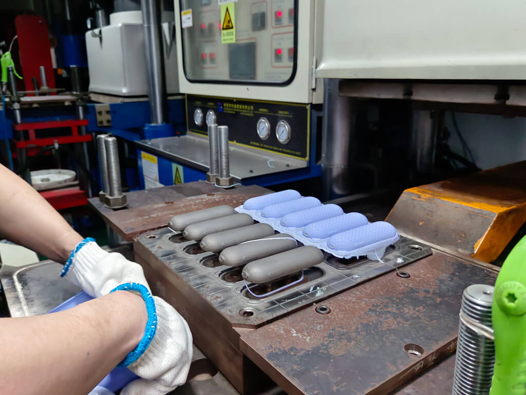 silicone mould maker manufacturing